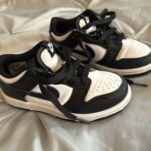 Black and white Nike dunks